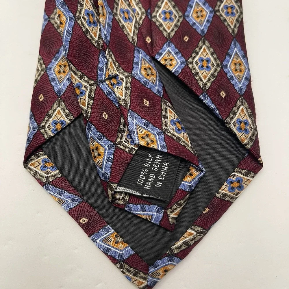 Jos A‎ Bank Diamond Geometric Burgundy Red Silk Tie 3.75